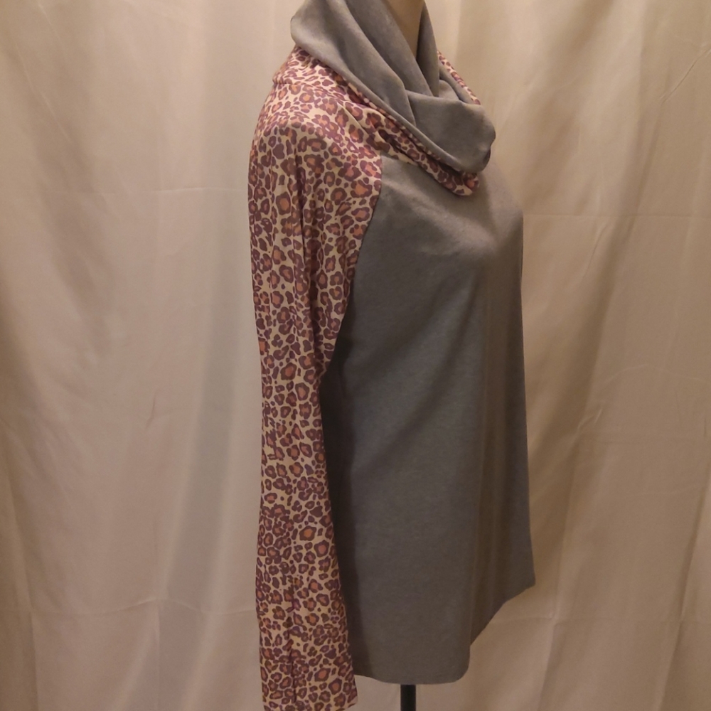 Leopard print cowl,neck sweatshirt - Picture 9 of 10